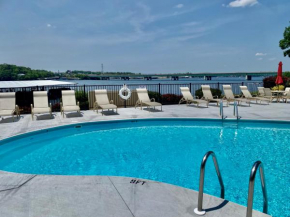Beautiful Lakefront 3br Private Condo